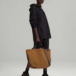 Lululemon Clean Lines Tote Bag 22L Burnt Carmel/ Black